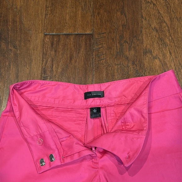 Size 6 Vibrant Pink Women's Shorts - Picture 6 of 8